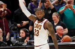 爱游戏平台下载布鲁克林篮网训练开放日，赛后篮板制胜引欢呼，中超在即，年轻球员得到机会的简单介绍