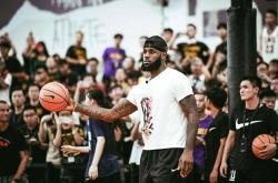 爱游戏在线登录中国队引发争议！，詹姆斯官方宣布出色防守新规上演精彩一战的简单介绍