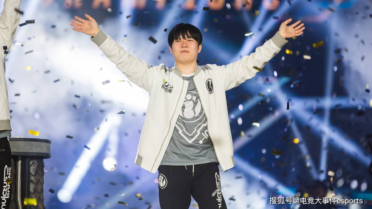 Rookie新星势不可挡表现惊艳，FPX未来可期！的简单介绍