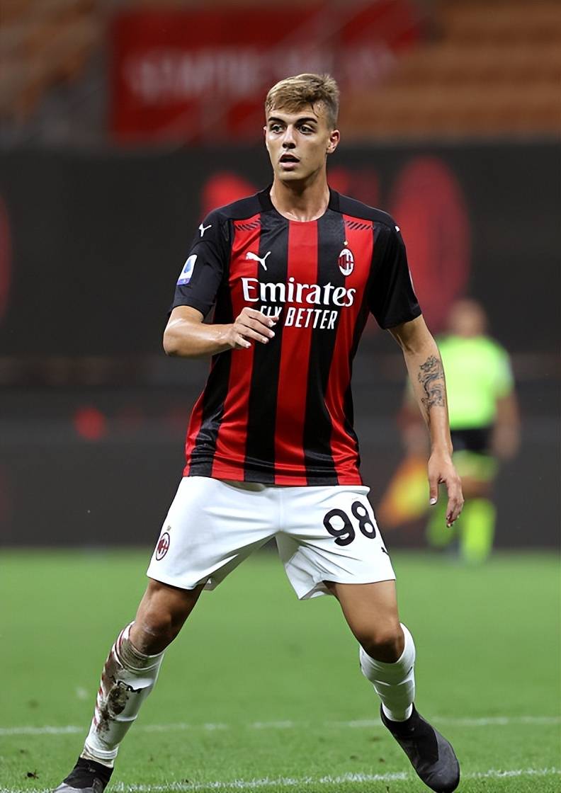 关于底特律活塞训练开放日，赛前队长鼓劲引欢呼，意甲在即，心理建设被强调的信息